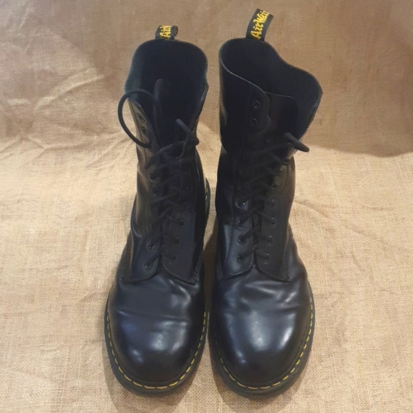 DOC MARTENS SIZE 13 20 Hole Boots - Picture 2 of 5